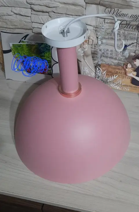 Ružové stropné svietidlo